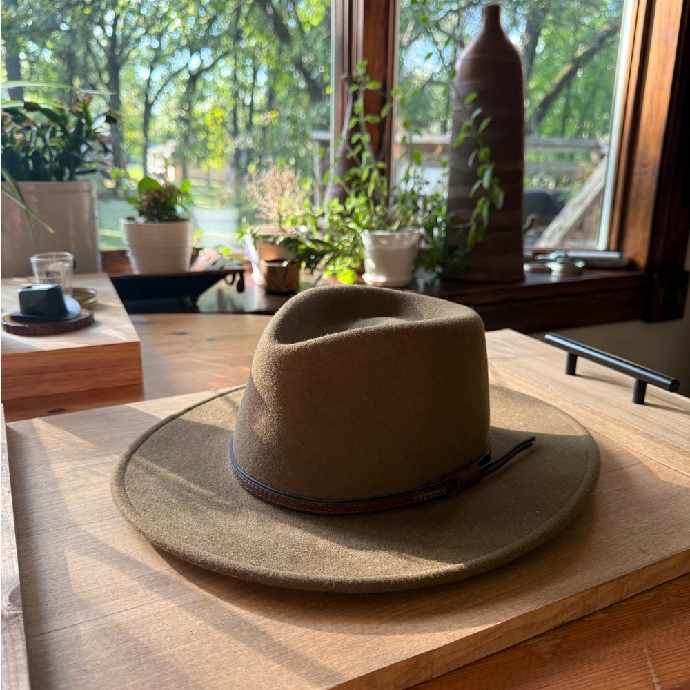 Like new Stetson hat size small